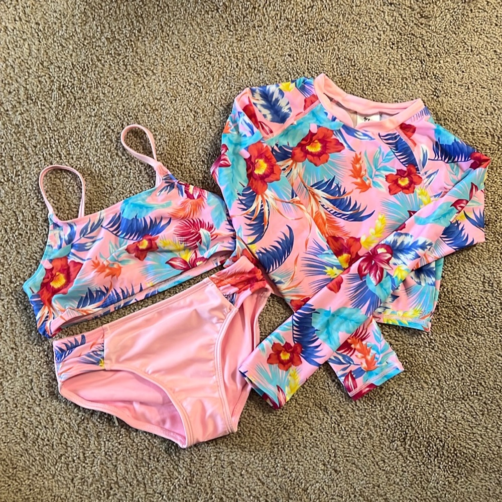 Colorful Kids swimsuit, size medium (7-8) like new